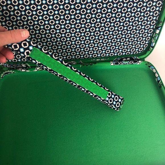 Vera Bradley Green Cupcake print laptop case - Picture 9 of 10